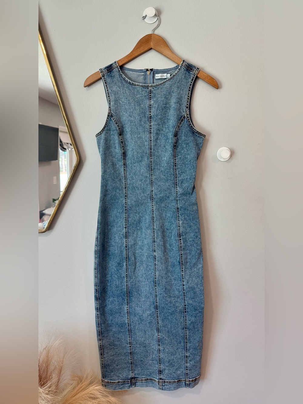 Avec Les Filles Sleeveless Denim Sheath Dress - Light Blue Wash Sz 2